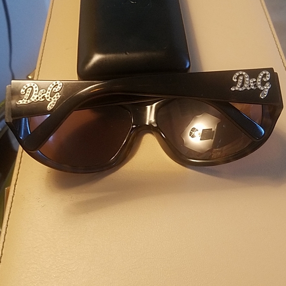Dolce and Gabbana sunglasses - Picture 2 of 3